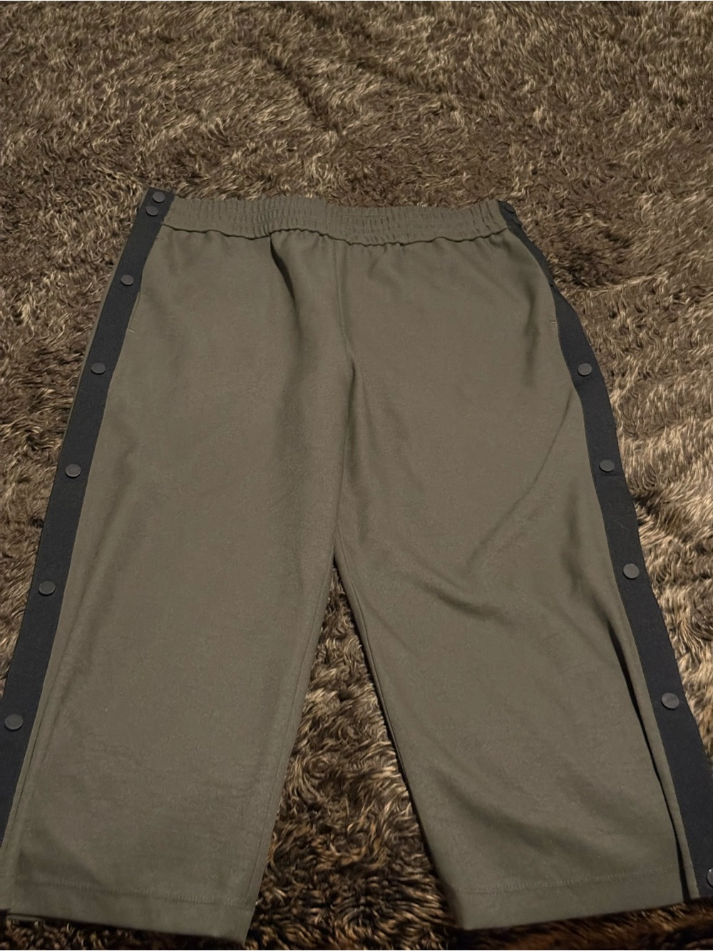 James Perse Olive Green Snap-Trim Capris with Black Side Trim